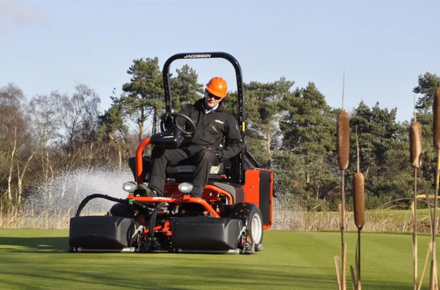 Ebc13372 C99d 4D31 A4b5 463Ac41d8a69 GP400 On Green Uphill 768X768