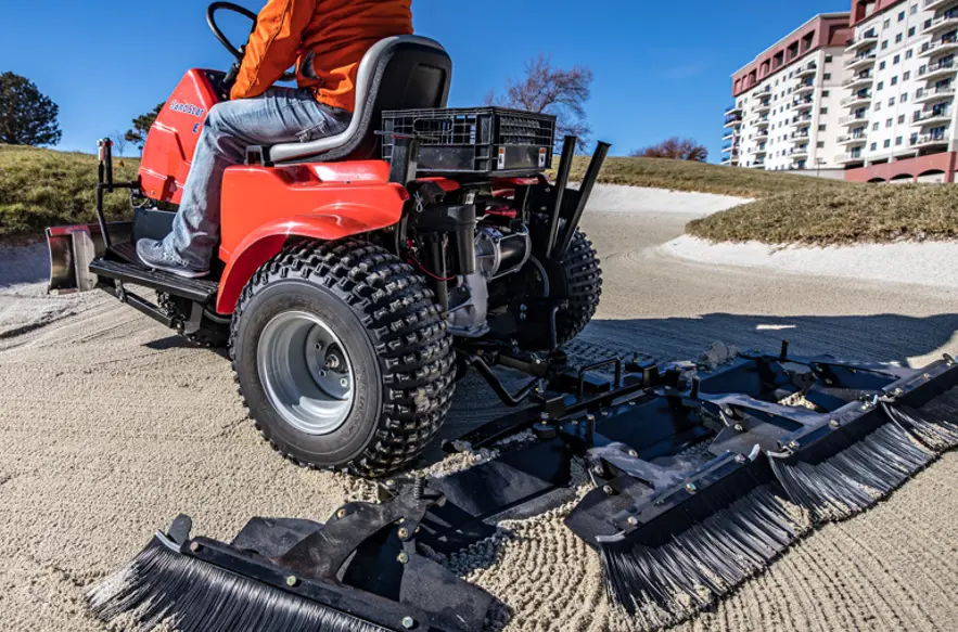 Fab37b5d 4B44 40Ff B368 7123Dbcb9bab E Kvadrat Sand Star E From Behind Action 7083 768X768
