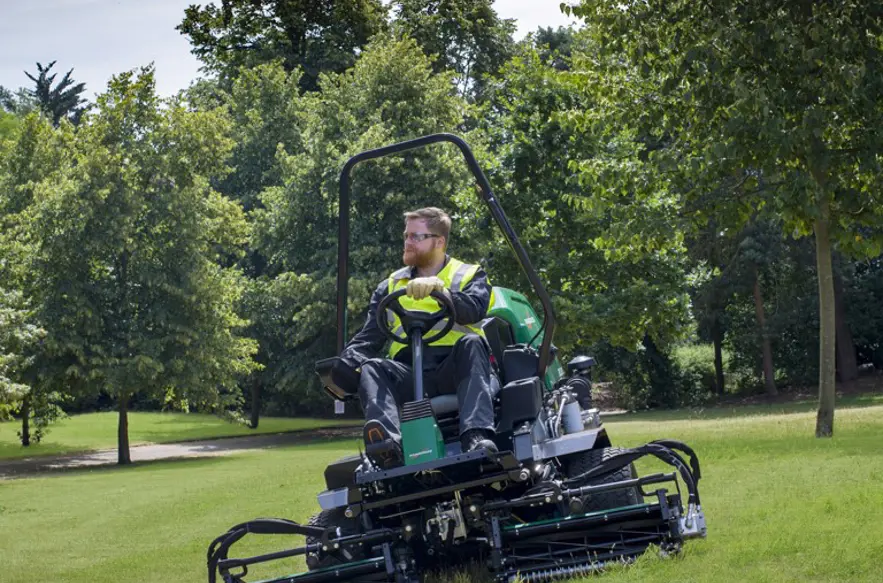 25Dc8623 5B99 4330 Ad7a F153804c21e3 TR320 Ransomes Sluttning 768X768