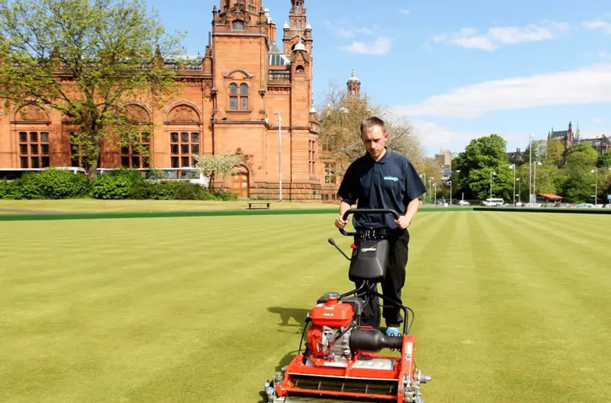 49B9d94f C3a4 431E A56b 9Ac2aa319b16 PGM22 Singelklippare In Front Of Castle 768X768