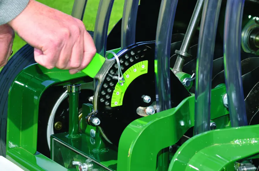 192B2453 F6ab 494F B9ca 1B16ea747f33 Triwave45 Kvadrat Adjust HR 768X768