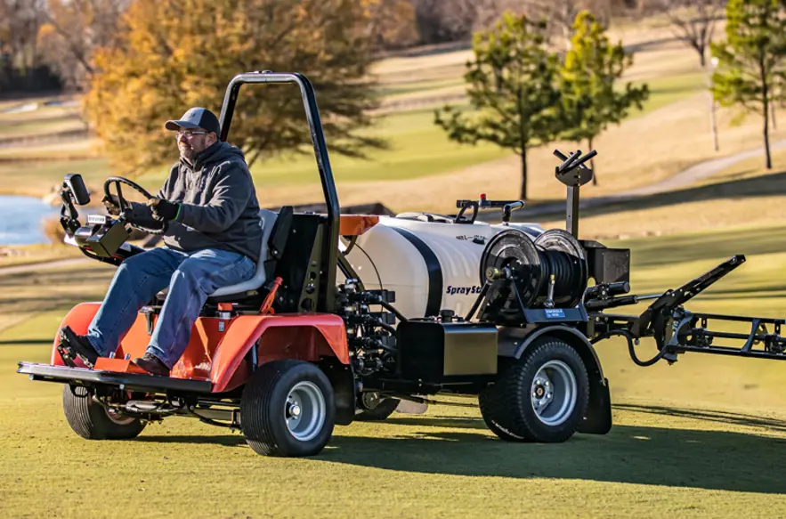 C8fb9ad5 24A5 48Ca 94F9 C5613b3ee76f 1200 Kvadrat On Golf Course Spray Star 1200 7744 768X768